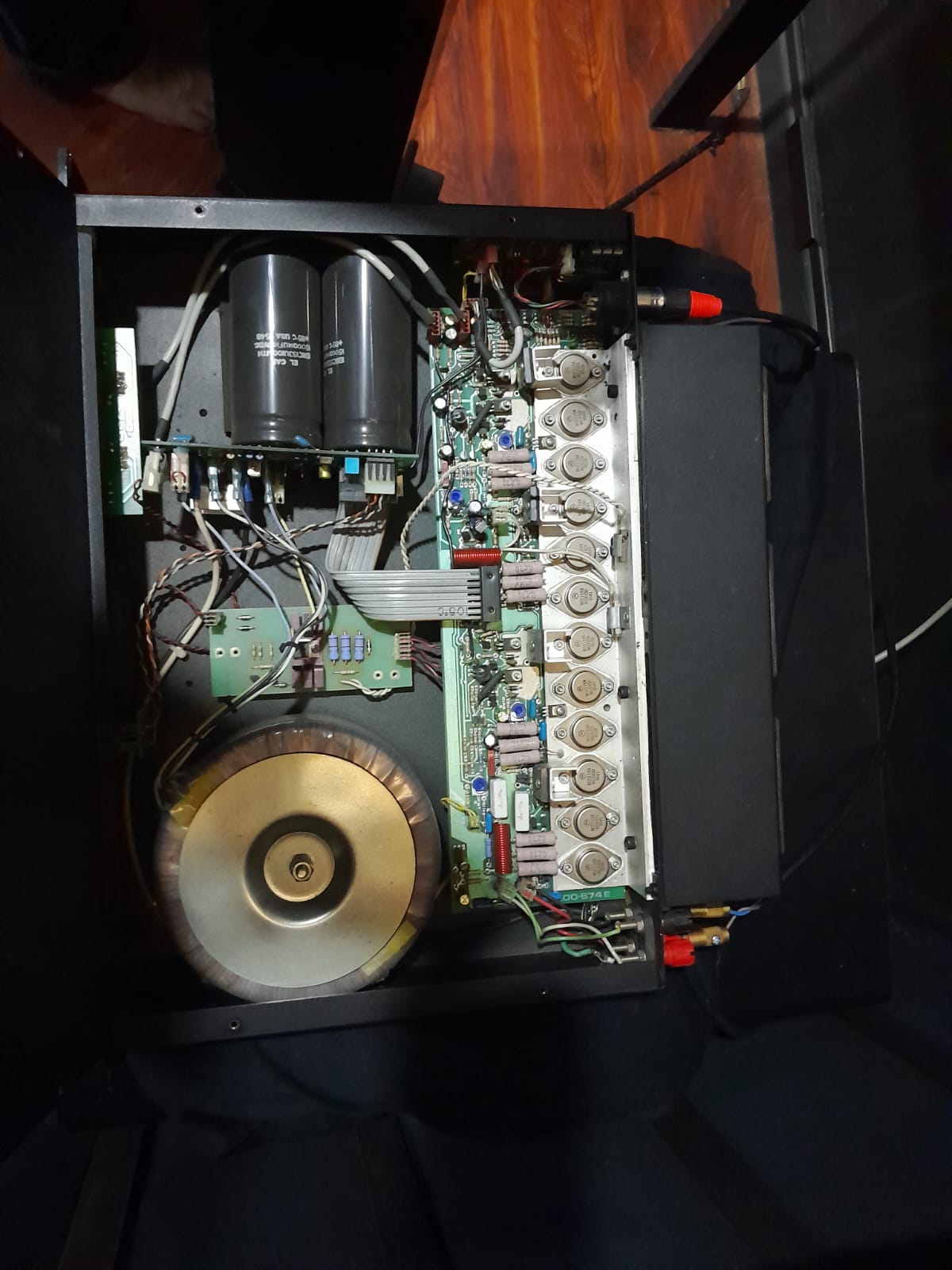 Inside the replacement amplifier